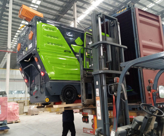 Versand-Update: Kehrmaschine mit vollständiger Schutzverpackung nach Mumbai, Indien, versandt