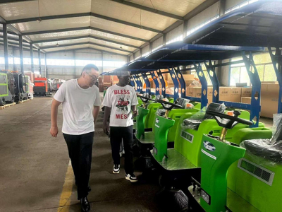 Langjähriger peruanischer Partner prüft und liefert maßgeschneiderte Aufsitzkehrmaschinen in Keruide